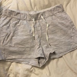 Lululemon On the Fly Short *Woven 2.5inches*